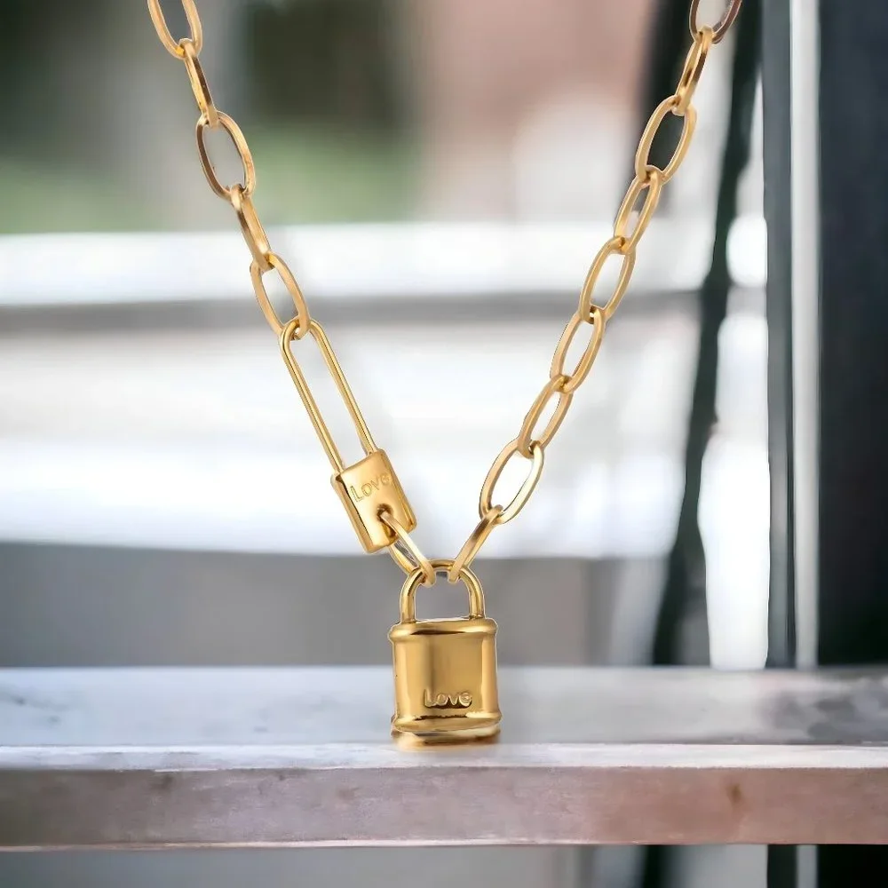 ๐๏ธ 18K Gold Plated Stainless Steel Necklace With Lock ๐ Pendant - Picture 3 of 5